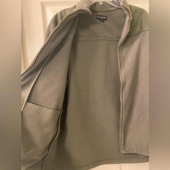 Men’s size L zip-up jacket 100% Polyester. Very Soft. Exterior/Interior pockets. - Picture 4 of 7